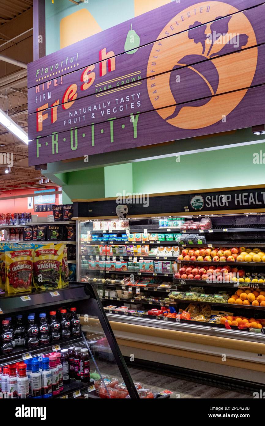 Il supermercato Weis ha un'ampia area di prodotti ortofrutticoli freschi, 2023, Pennsylvania, Stati Uniti Foto Stock