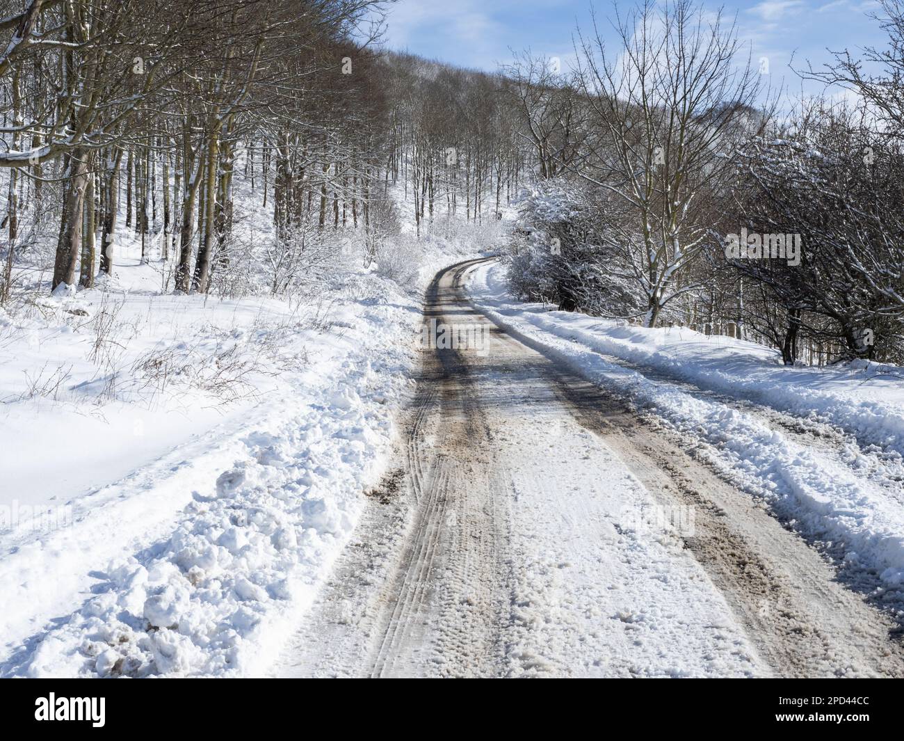 Coperta di neve road Foto Stock