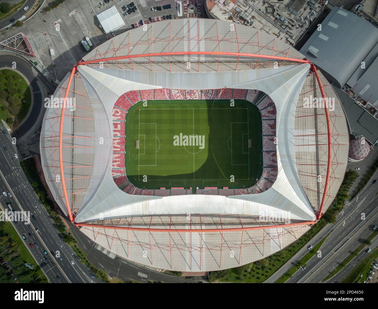 Estadio do Sport Lisboa e Benfica. Multi-purpose Stadium situato a Lisbona, Portogallo. Punto di vista del drone. Stadio di calcio Foto Stock