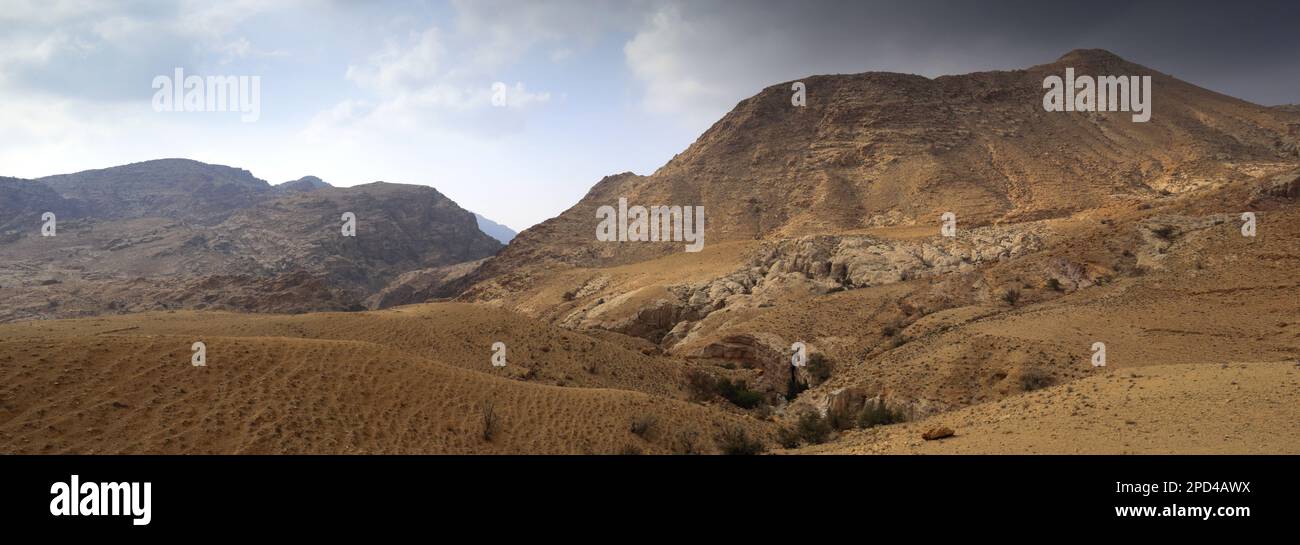 Vista sul paesaggio di arenaria di Reis al Fied, Wadi Feid, Giordania, Medio Oriente Foto Stock