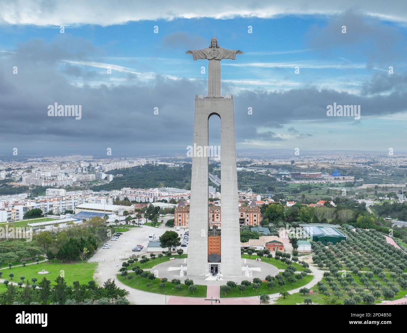 Santuario di Cristo Re. Monumento cattolico e santuario dedicato al Sacro cuore di Gesù Cristo che si affaccia sulla città di Lisbona, situato in al Foto Stock