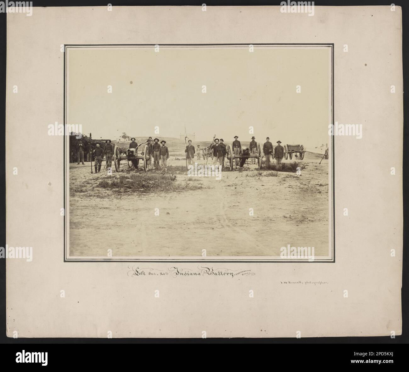 Secondi rimanenti 20th Indiana Battery, Chattanooga, Ten / I. H. Bonsall, fotografo.. Titolo dell'articolo, Acquisto; Andrew Smith Gallery, Inc.; 2011; (DLC/PP-2011:117), Vender : Andrew Smith Gallery, Inc Stati Uniti, Army, Indiana Light Artillery Battery, 20th (1862-1865), persone, soldati, Unione, Tennessee, Chattanooga, 1860-1870, Cannons, Tennessee, Chattanooga, 1860-1870, Stati Uniti, Storia, Guerra civile, 1861-1865, personale militare, Unione. Foto Stock