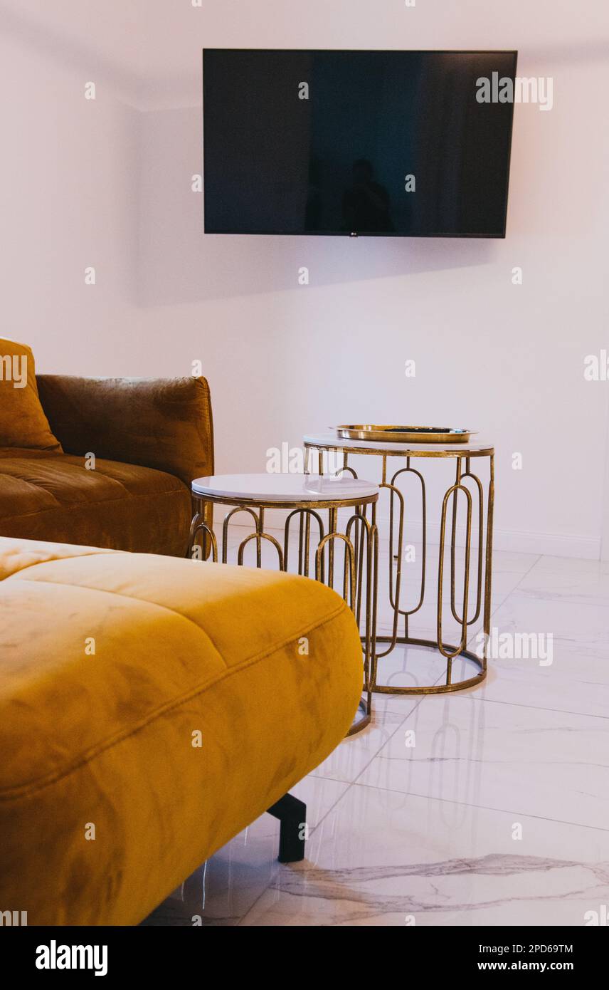 Un appartamento minimalista pulito e lussuoso Foto Stock