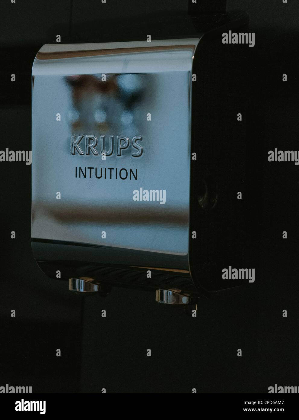 Un appartamento minimalista pulito e lussuoso Foto Stock