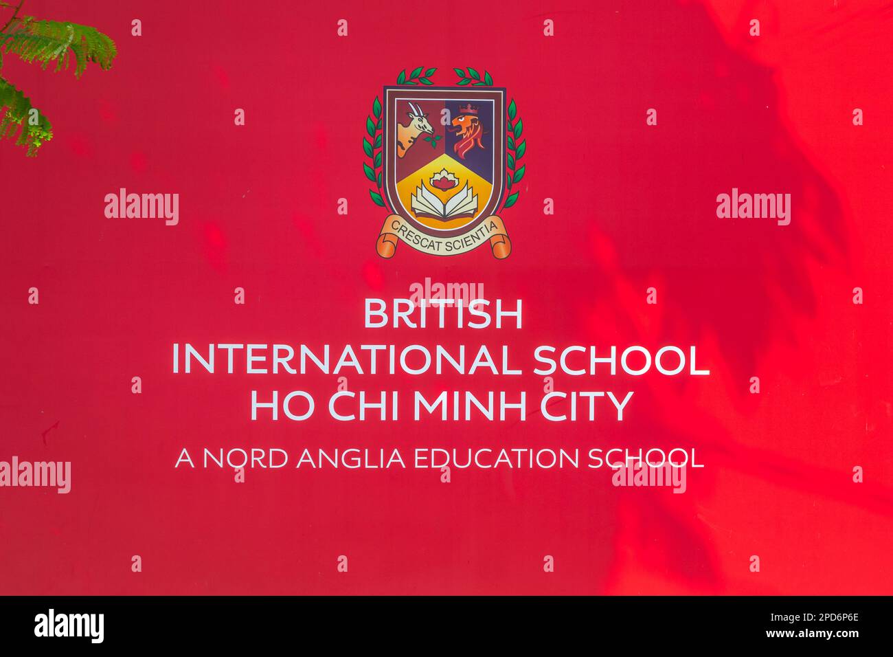 Un cartello per la British International School a ho Chi Minh City, Vietnam. Foto Stock