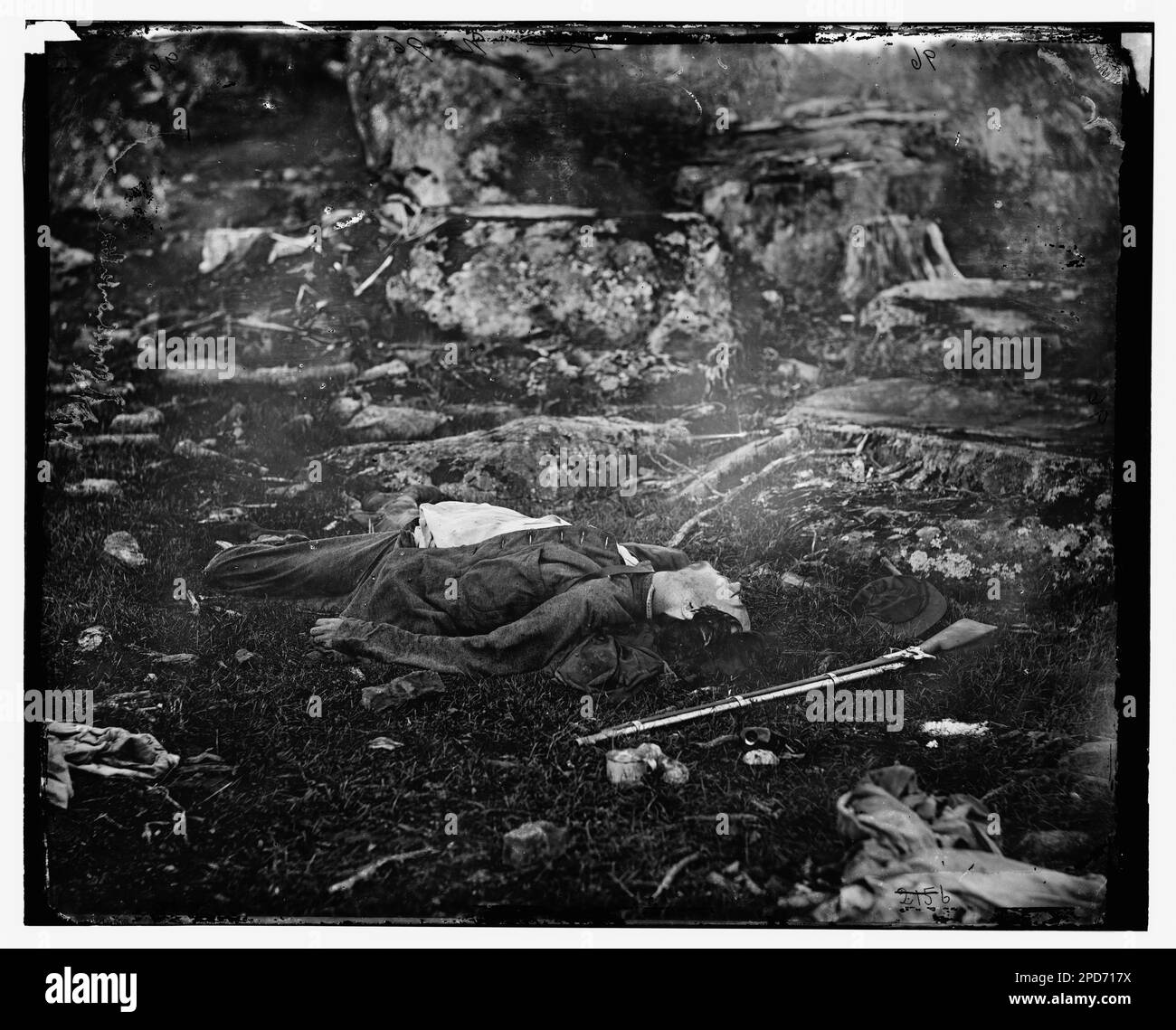 Gettysburg, Pennsylvania. Dead Confederate sharpshooter in 'The Devil's den'. Fotografie della guerra civile, 1861-1865 . Stati Uniti, Storia, Guerra civile, 1861-1865. Foto Stock