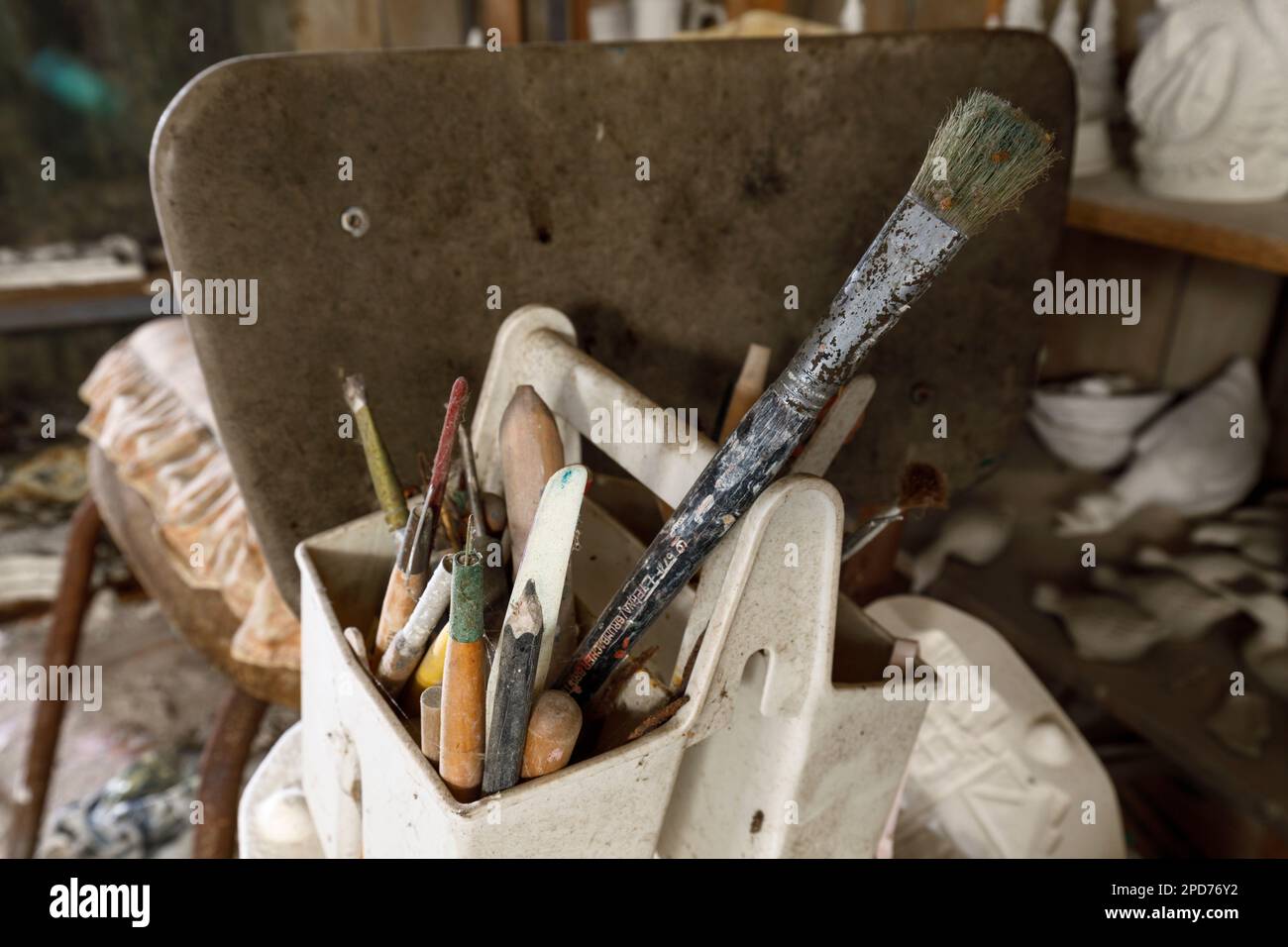 Un kit di utensili per artisti in ceramica. Foto Stock