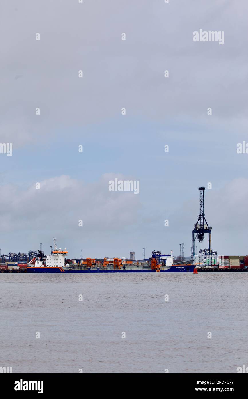 Aspirazione rimorchio draga Hopper Rotterdam che lavora nel porto di Felixstowe. Foto Stock