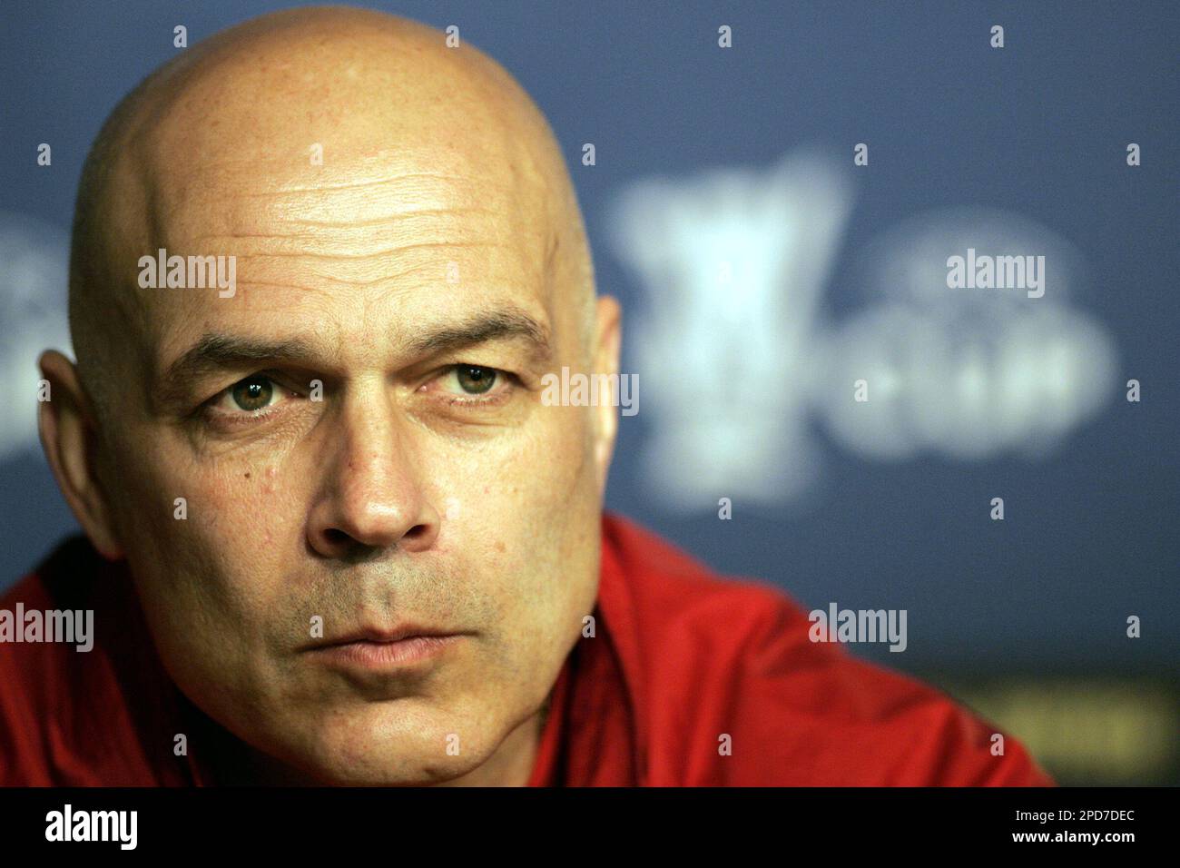 FC Basel's Manager Christian Gross talks to the media during a press conference at Middlesbrough's Riverside Stadium, England Wednesday April 5, 2006. Basel face Middlesbrough in the Second leg of the last 8 in a UEFA Cup soccer match at the Riverside on Thursday. (AP Photo / Scott Heppell) Foto Stock
