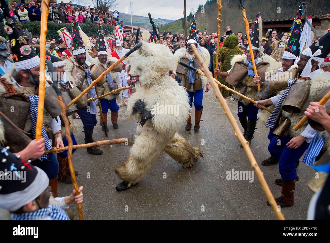 'La Vijanera carnevale, portano la morte, Silio, Molledo. Cantabria, Spagna. Foto Stock