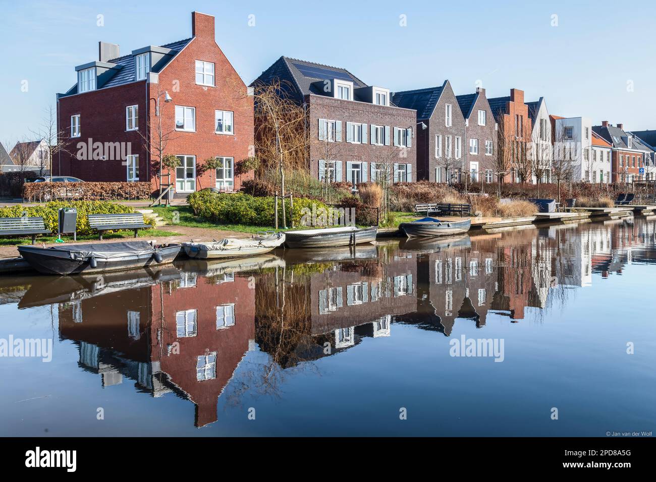 Nuovi e moderni edifici residenziali lungo il canale nel quartiere di Vathorst in Amersfoort. Foto Stock