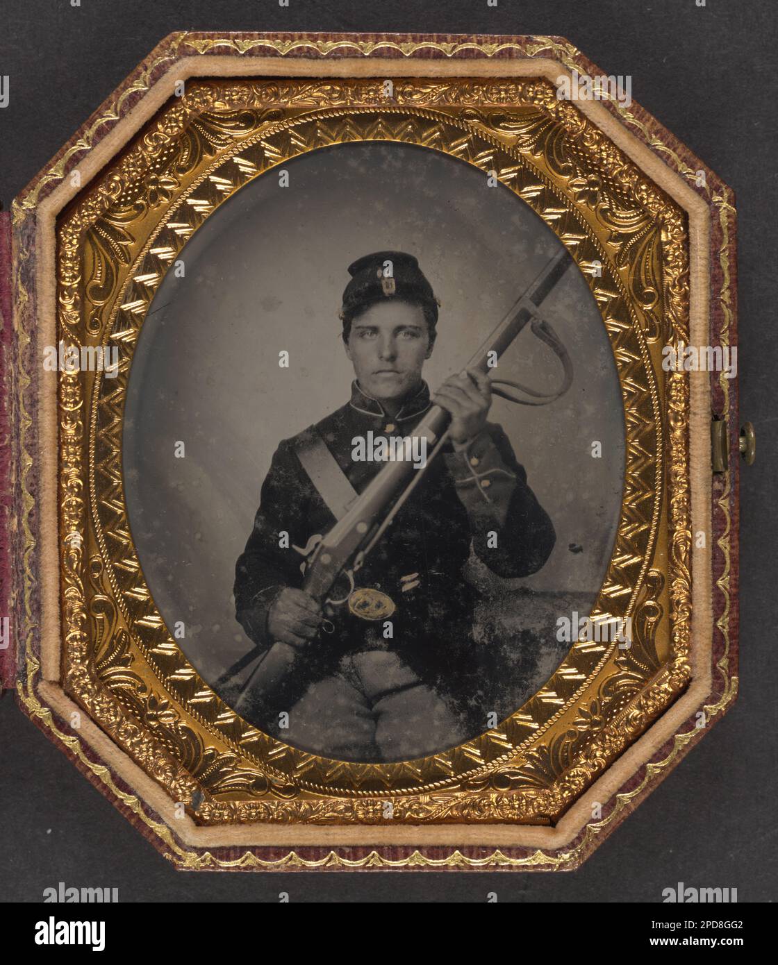 Soldato non identificato in uniforme Unione con muschio. Stati Uniti, Esercito, persone, 1860-1870, soldati, Unione, 1860-1870, uniformi militari, Unione, 1860-1870, Fucili, 1860-1870, Stati Uniti, Storia, Guerra civile, 1861-1865, personale militare, Unione. Foto Stock