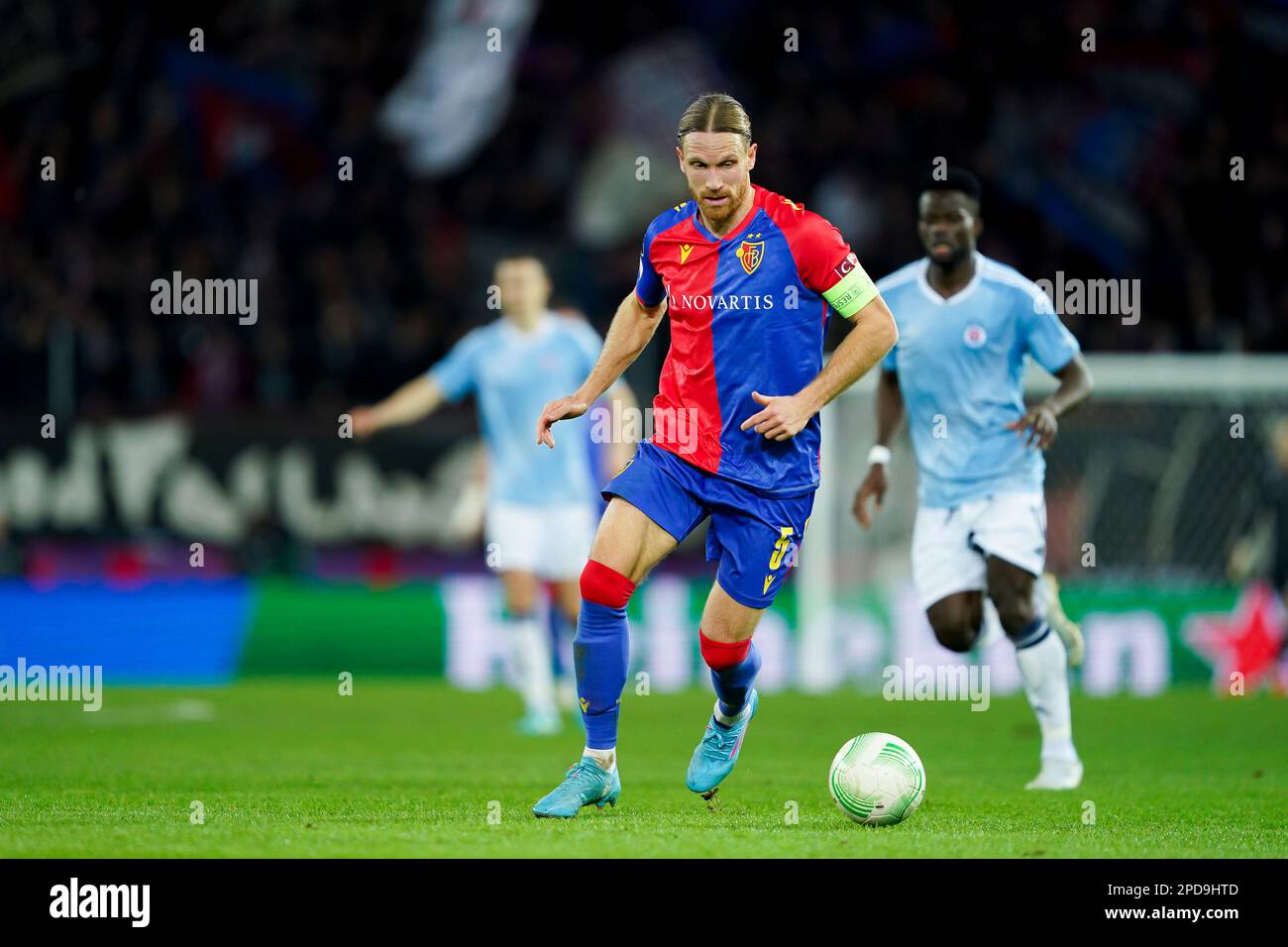 Basilea, Svizzera. 09th Mar, 2023. 09.03.2023, Basilea, St Jakob-Park, UEFA Europa Conference League: FC Basel 1893 - Slovan Bratislava, #5 Michael Lang (Basilea) controlla la palla (Daniela Porcelli/SPP-JP) Credit: SPP Sport Press Photo. /Alamy Live News Foto Stock