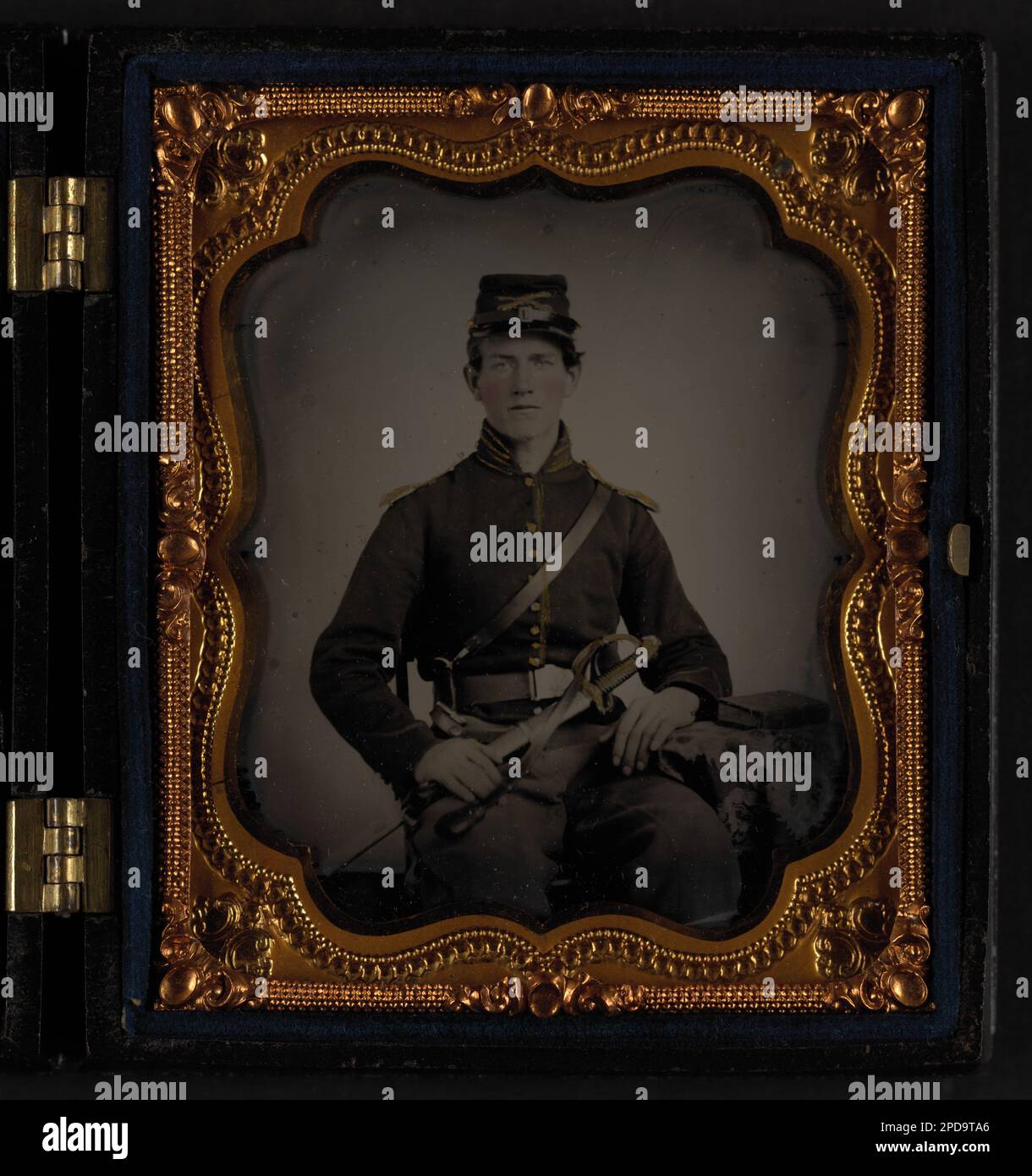 Soldato non identificato in uniforme Unione con spada. Stati Uniti, Esercito, persone, 1860-1870, soldati, Unione, 1860-1870, uniformi militari, Unione, 1860-1870, Daggers & spade, 1860-1870, Stati Uniti, Storia, Guerra civile, 1861-1865, personale militare, Unione. Foto Stock