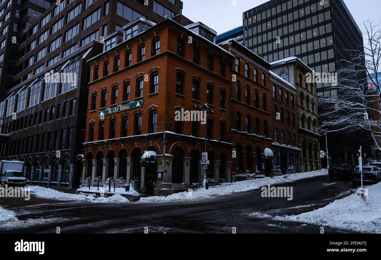 The Old Triangle Irish Alehouse in the Brick District, 1862-1869, 5136 Prince St Foto Stock