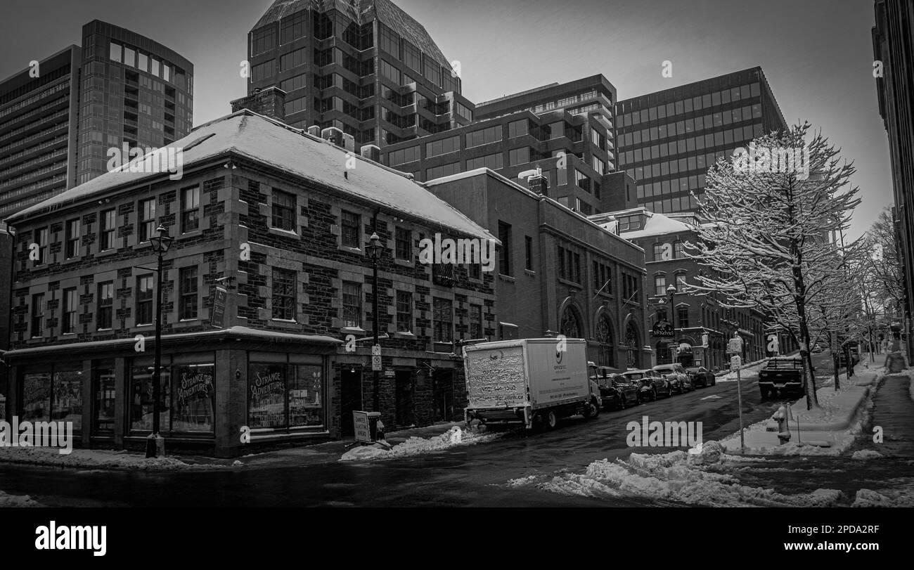 Foto guardando la strada del principe dalla strada di acqua inferiore in profondità d'inverno essendo fiancheggiata Mitchell House, Old Fire Station Foto Stock