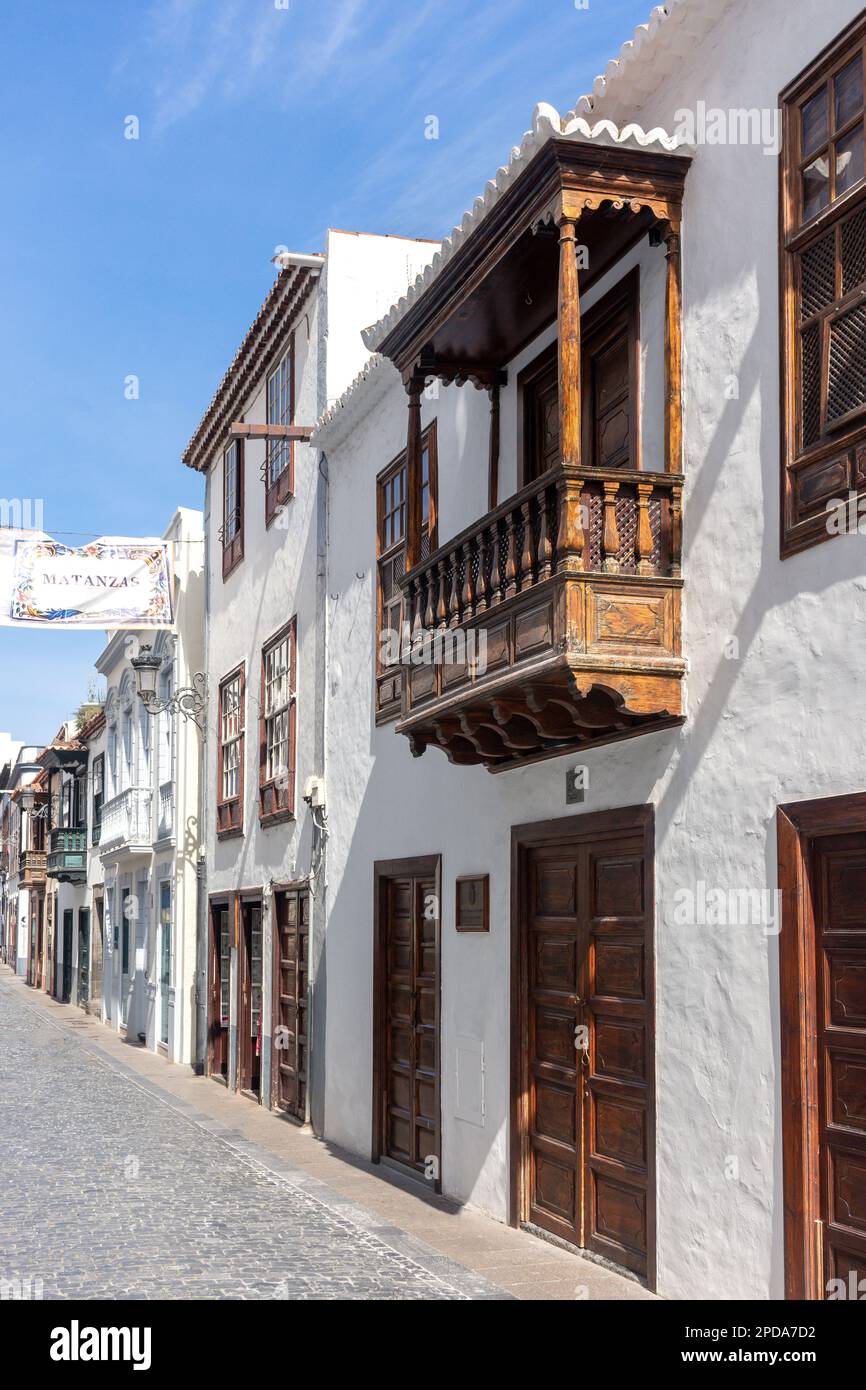 Balconi in legno del 19th ° secolo (balcones) Calle Perez de Brito, Santa Cruz de la Palma, la Palma, Isole Canarie, Regno di Spagna Foto Stock