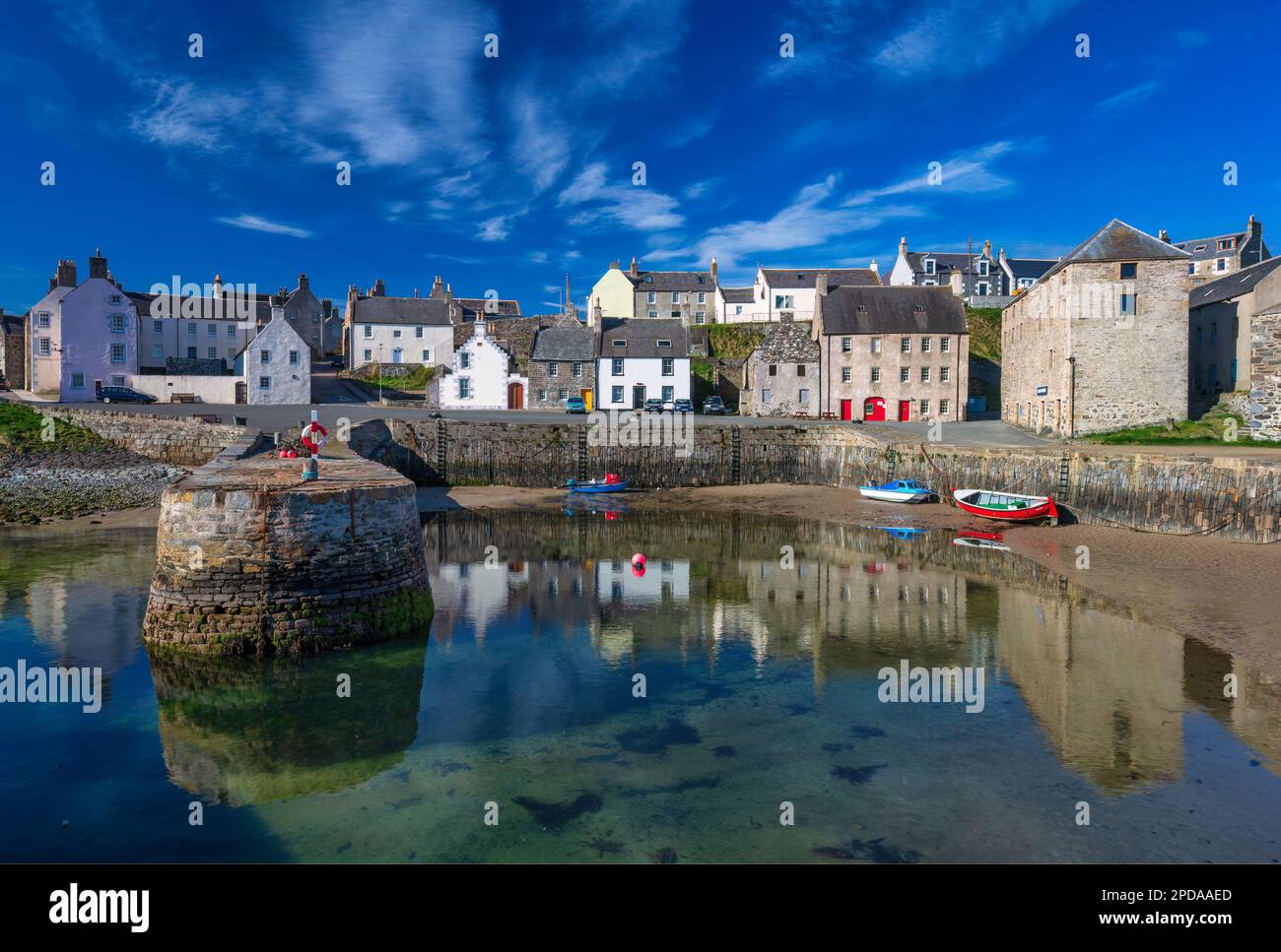 Vista in estate del porto di Portsoy, Portsoy, Moray Firth, Aberdeenshire, Scozia, Regno Unito Foto Stock