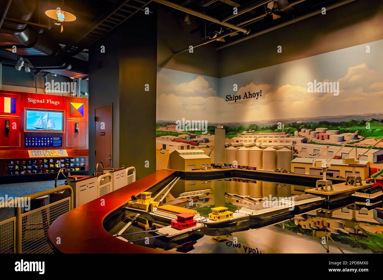Mostre interattive mostrano come funzionano i rimorchiatori e il significato delle bandiere di segnalazione GulfQuest National Maritime Museum a Mobile, Alabama. Foto Stock