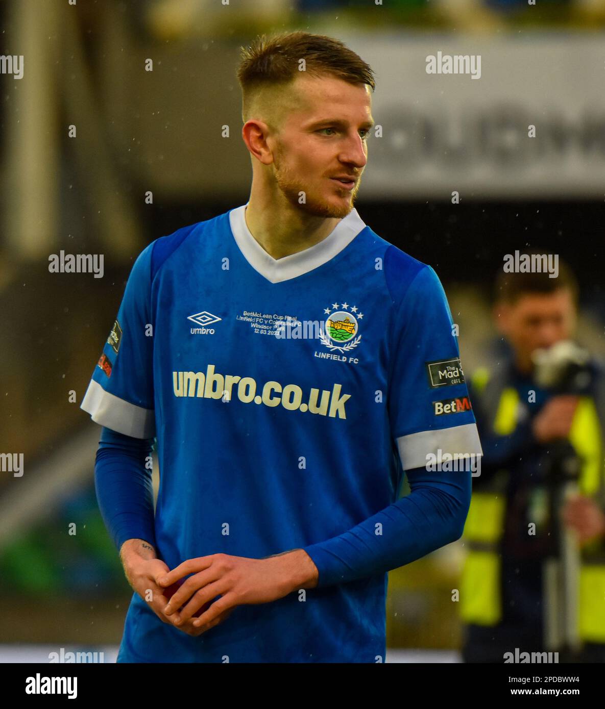 Sam Roscoe, lettore Linfield FC. BetMcLean Cup Final 2023, Linfield Vs Coleraine. Stadio nazionale al Windsor Park, Belfast. Foto Stock