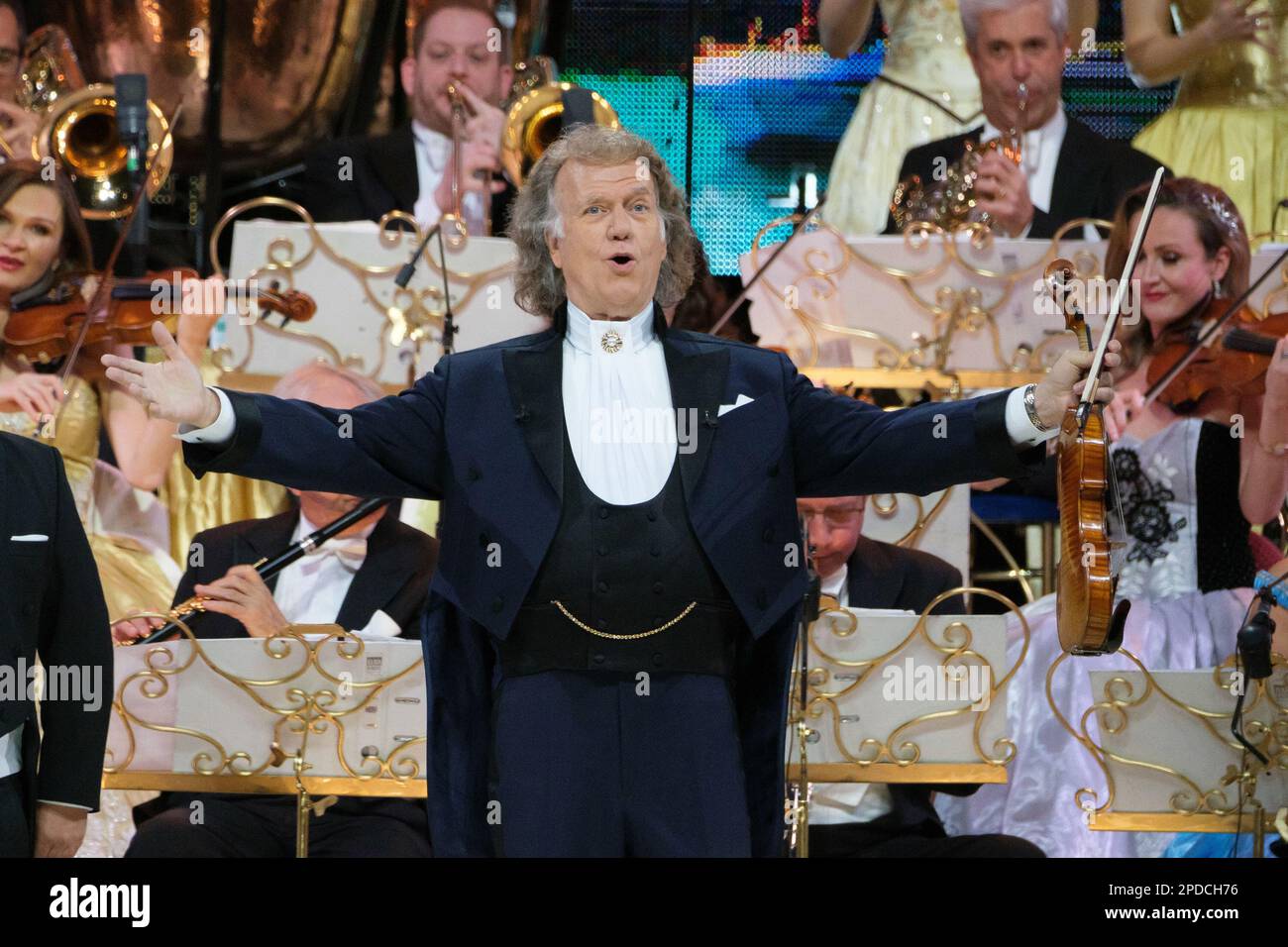 Madrid, Spagna. 14th Mar, 2023. Andre Rieu della Johann Strauss-Andre Rieu Orchestra, si esibisce durante il concerto del Tour 2023 presso il centro storico di Madrid. Credit: SOPA Images Limited/Alamy Live News Foto Stock