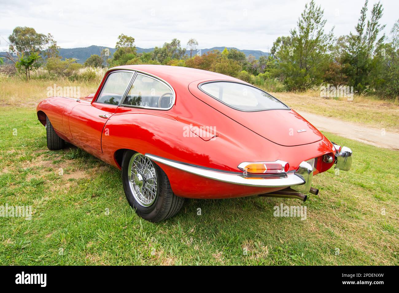 Auto sportiva rossa Jaguar e Type FHC 1962 Foto Stock