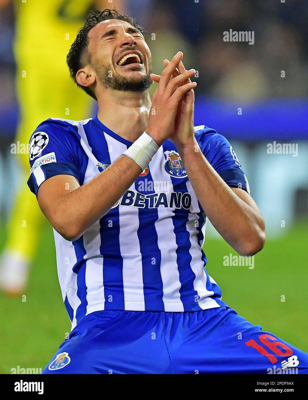 14th marzo 2023: Stadio di Dragoa, Porto, Portogallo: Champions League Football, FC Porto contro Inter Milan: Marko Grujic di Porto sconvolto alla fine del gioco e la perdita di annuncio nel cravatta di 2 gambe Foto Stock