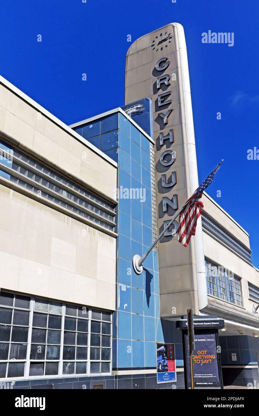 Costruito nel 1948, lo storico terminal degli autobus Greyhound a Chester Avenue nel centro di Cleveland, Ohio, è noto per la sua architettura moderna e snella. Foto Stock