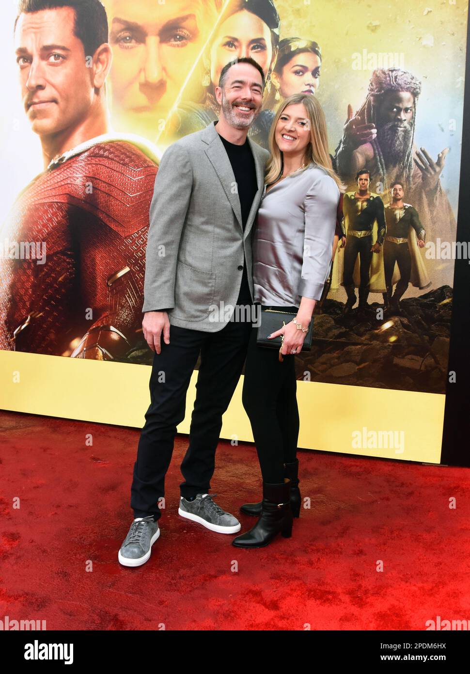 Los Angeles, California, USA 14th Marzo 2023 Chris Morgan e Ainsley Davies partecipano alla Premiere di Warner Bros. "Shazam! Fury of the Gods' al Regency Village Theatre il 14 marzo 2023 a Los Angeles, California, USA. Foto di Barry King/Alamy Live News Foto Stock