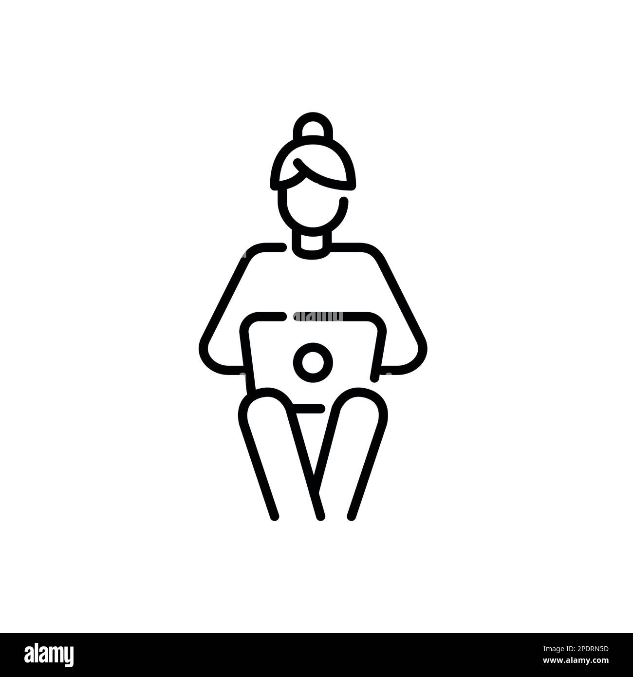 Donna seduta e al lavoro con il notebook in ginocchio. Pixel Perfect, icona del tratto modificabile Illustrazione Vettoriale