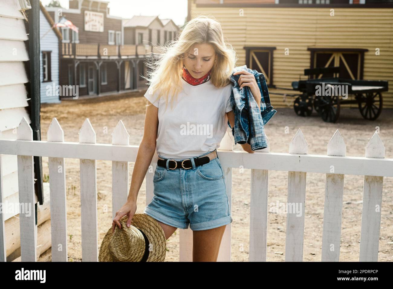 Tagliare jeans in shorts sfilacciati deals