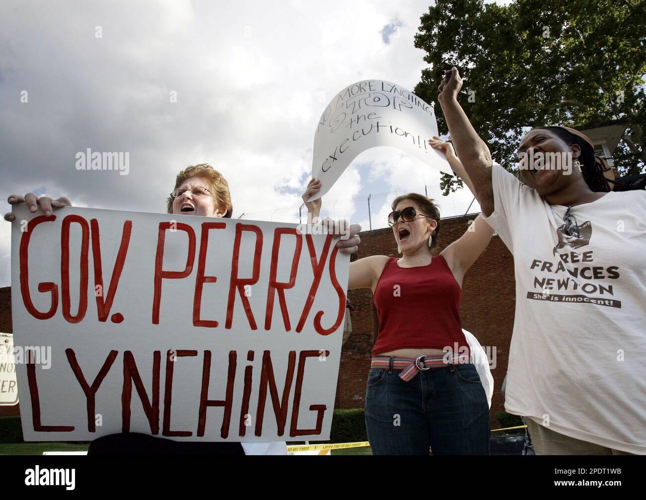 Death penalty opponents, from left, Denise Duin, Grace Mathis and Njeri ...
