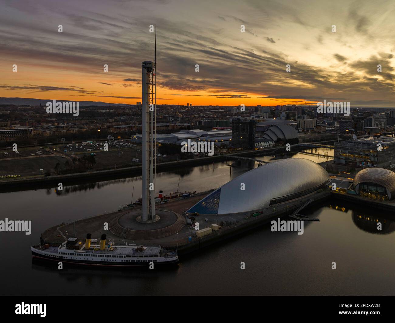 Fiume Clyde, Glasgow all'alba, Glasgow, Scozia, Regno Unito Foto Stock