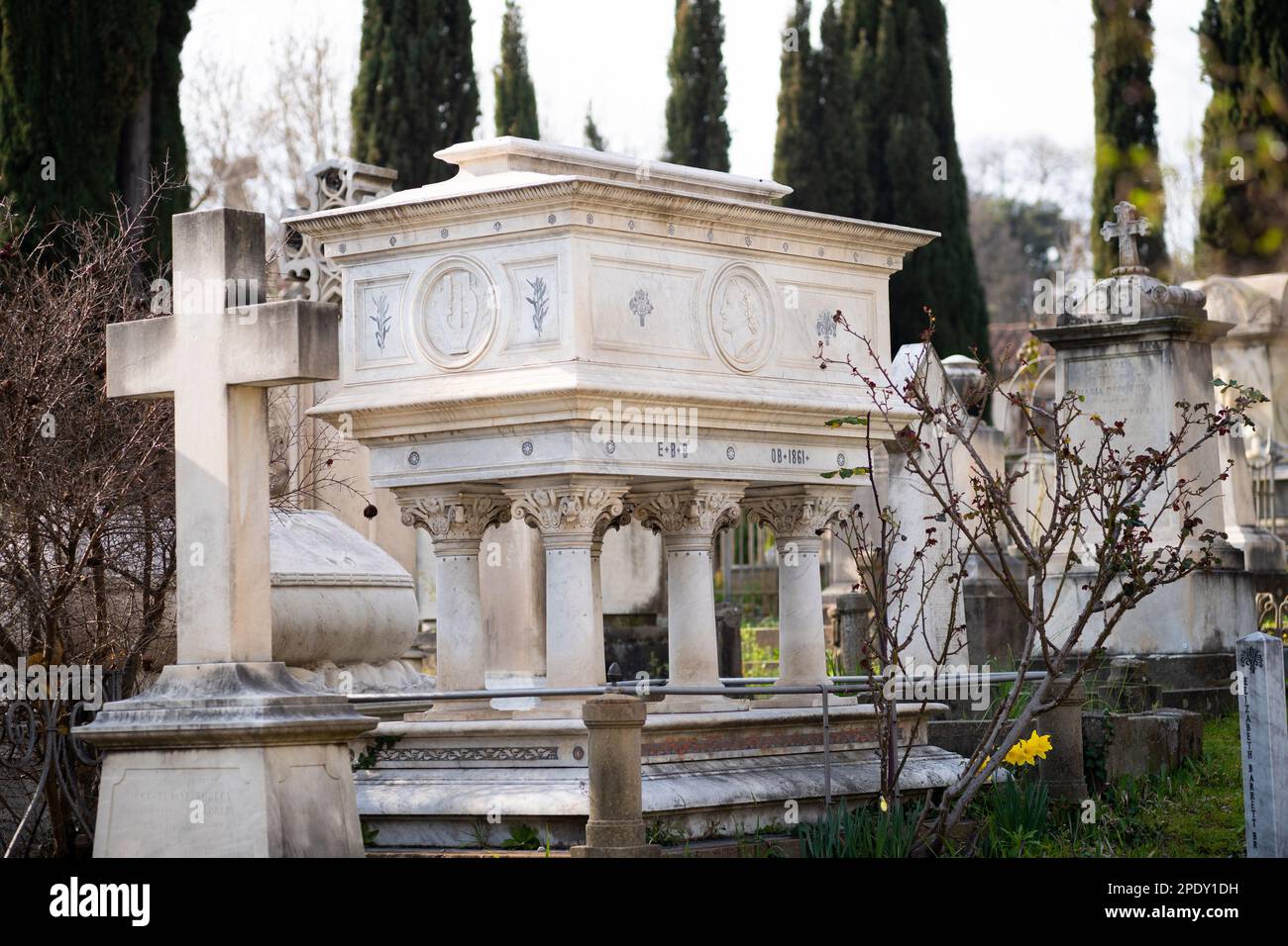 Il cimitero inglese o protestante a Firenze, Italia. Tra le tombe c'è quella del poeta Elizabeth Barrett Browning e Fanny Holman-Hunt Foto Stock