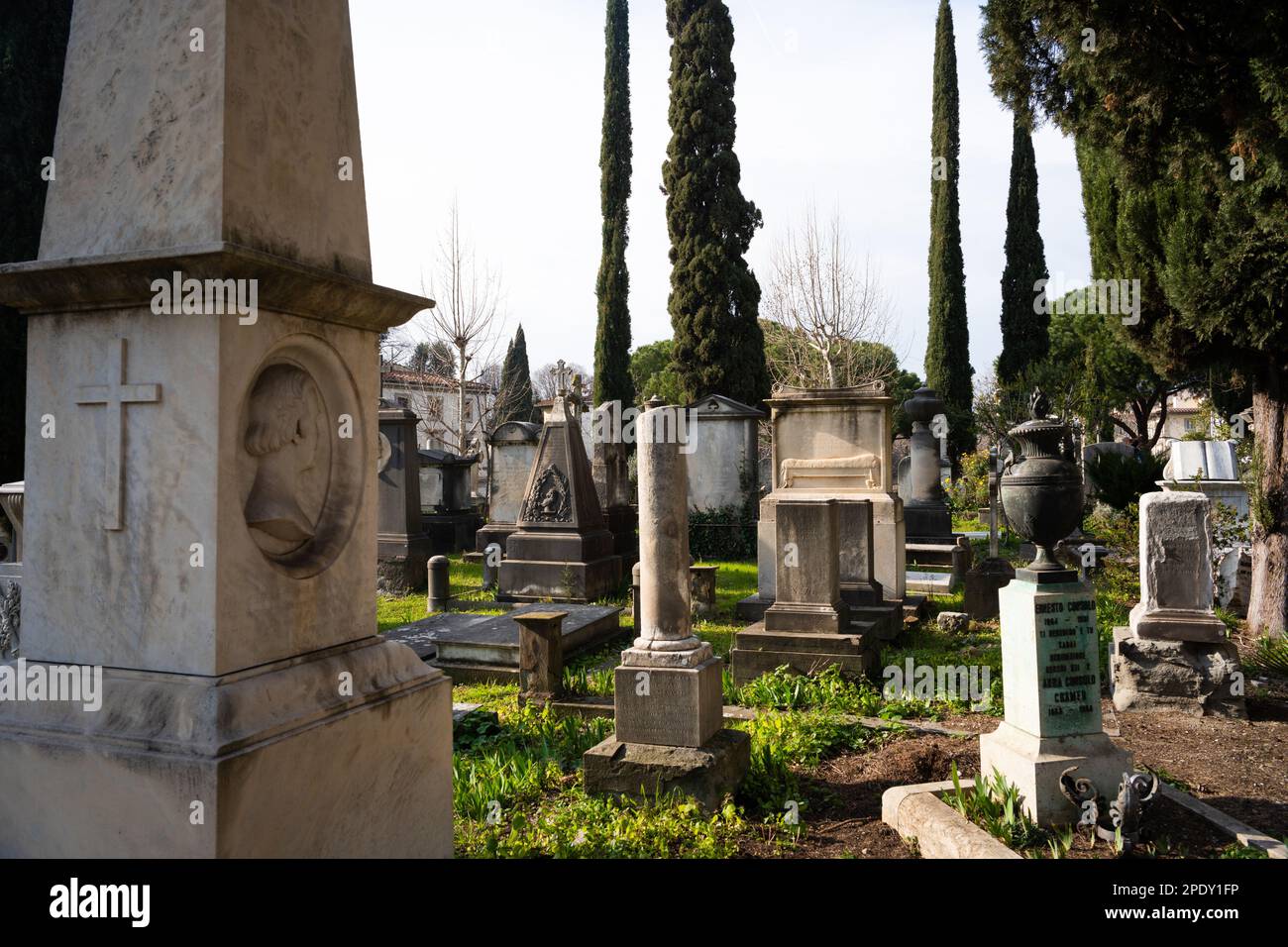Il cimitero inglese o protestante a Firenze, Italia. Tra le tombe c'è quella del poeta Elizabeth Barrett Browning e Fanny Holman-Hunt Foto Stock