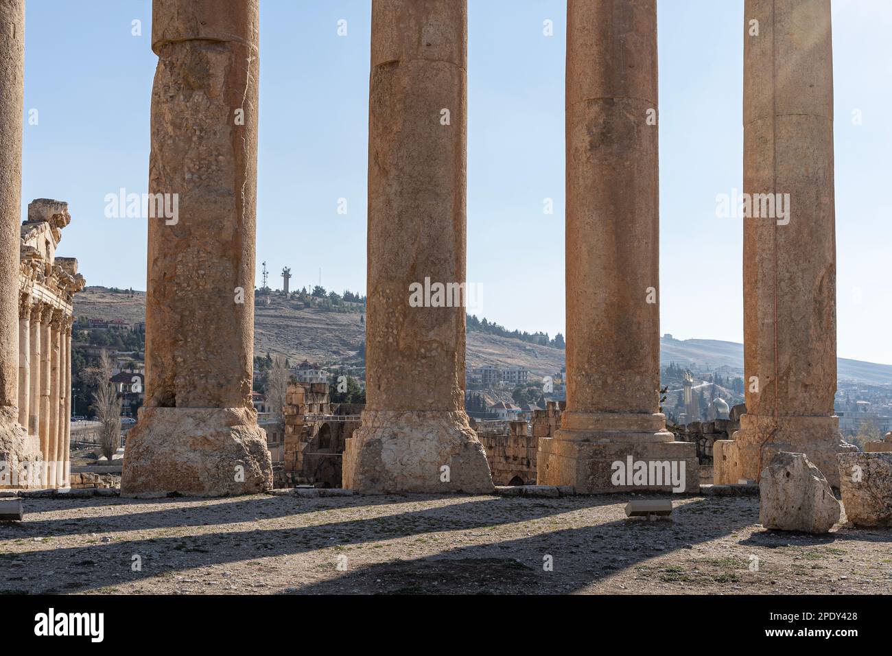 Baalbek antica città in Libano, complesso tempio Heliopolis, vicino al confine con la Siria. Foto Stock
