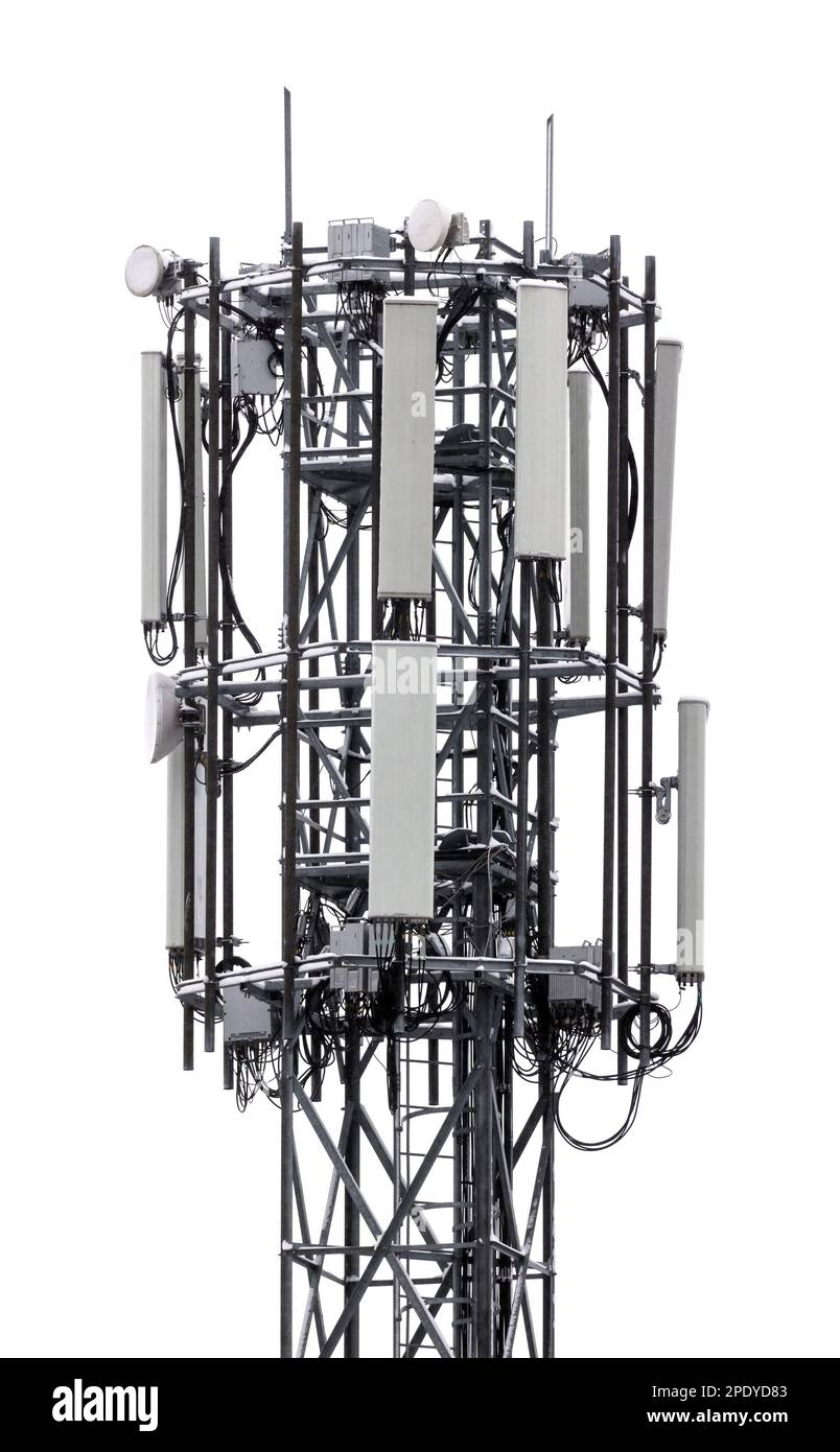 Parte superiore di una torre di telecomunicazioni con molti dispositivi radio isolati su sfondo bianco Foto Stock