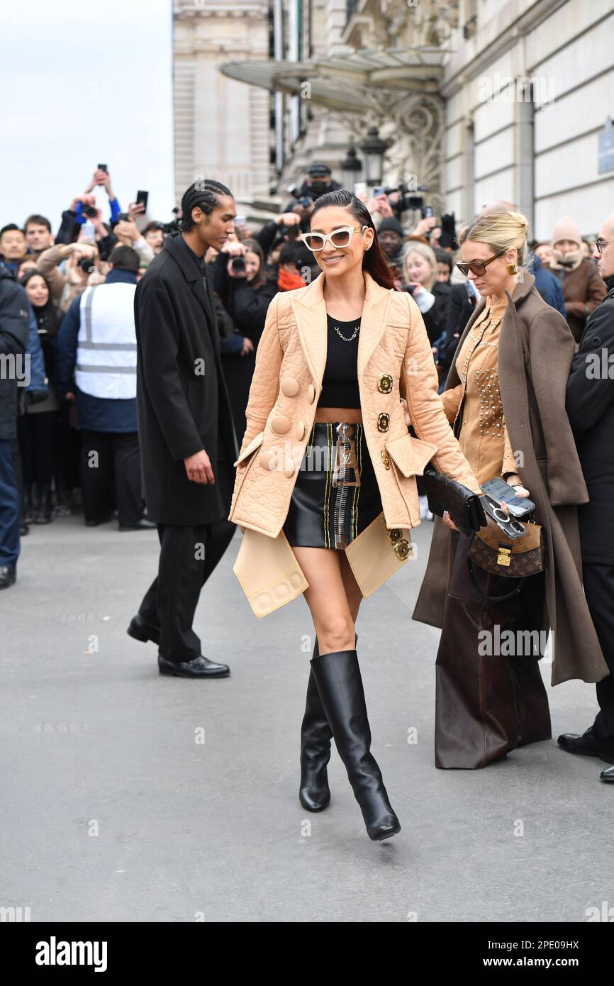 Shay Mitchell partecipa al Louis Vuitton Womenswear Autunno Inverno Foto Stock