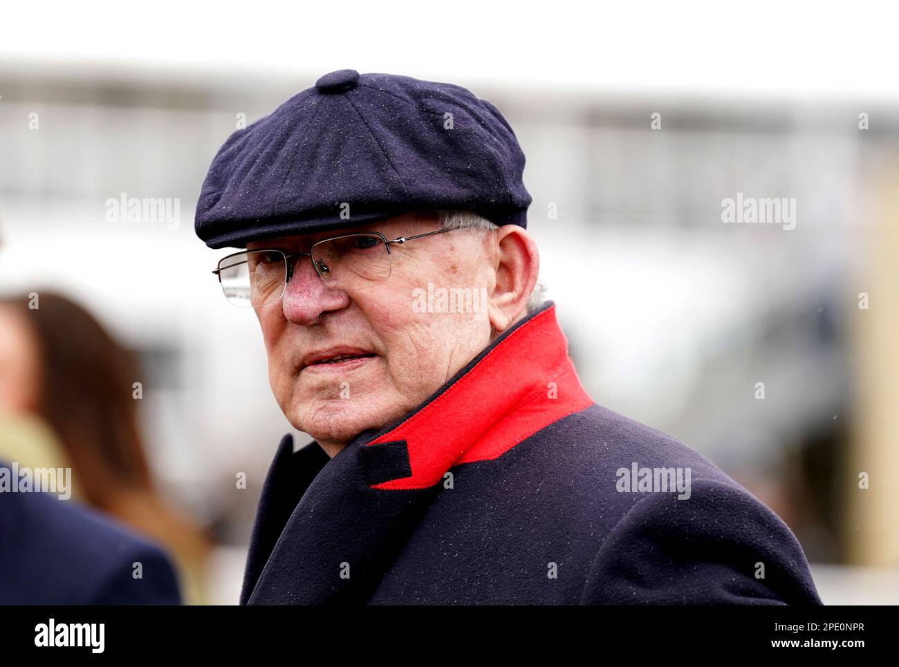 Sir Alex Ferguson il secondo giorno del Cheltenham Festival all'ippodromo di Cheltenham. Data immagine: Mercoledì 15 marzo 2023. Foto Stock