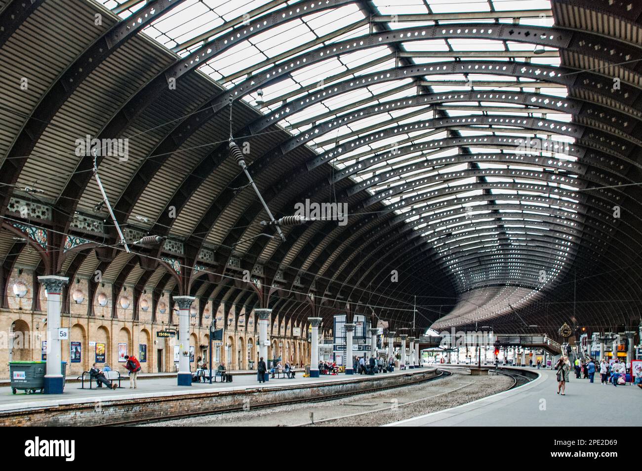 York Railway Station Station Road, York YO24 1AB con le sue magnifiche curve e architettura vittoriana. Foto Stock