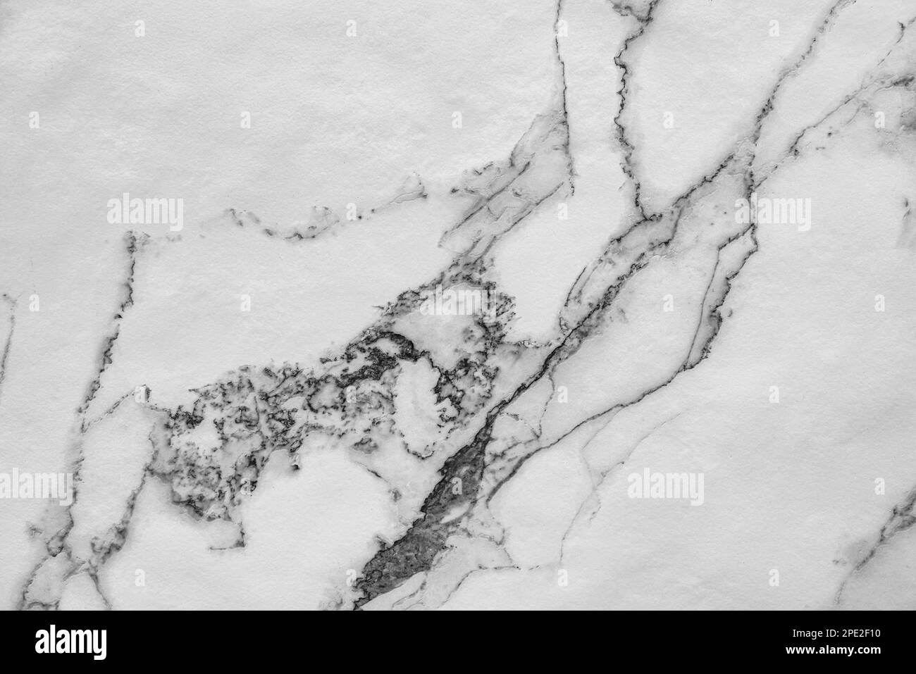 Texture di piastrelle di marmo bianco con graffi. Sfondo astratto per il design. Foto Stock
