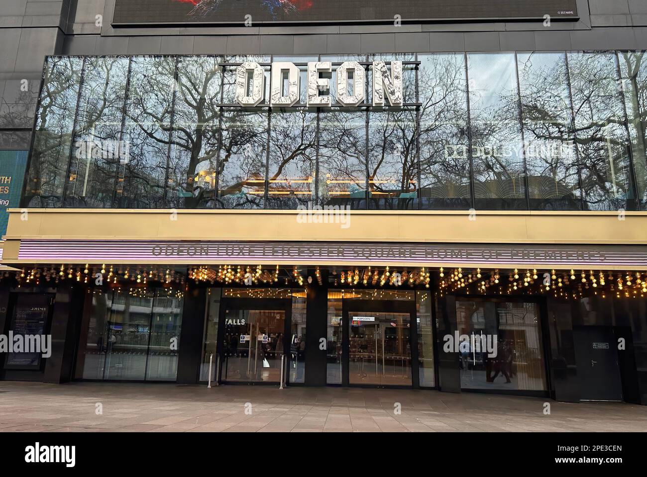 Londra, Inghilterra - 13 MARZO 2023: Odeon Luxe Cinema in Leicester Square, un importante cinema del West End e sede di premiazioni cinematografiche Foto Stock