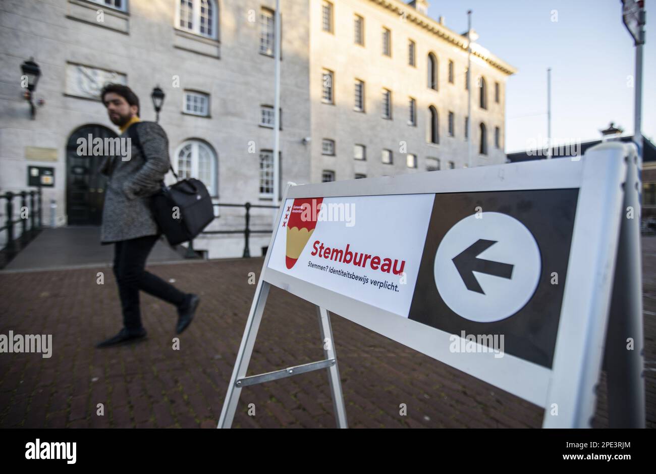 ILLUSTRATIVA - la stazione di polling indica le elezioni degli Stati provinciali e dell'ente idrico nel Scheepvaartmuseum di Amsterdam. ANP EVA PLEVIER olanda fuori - belgio fuori Foto Stock