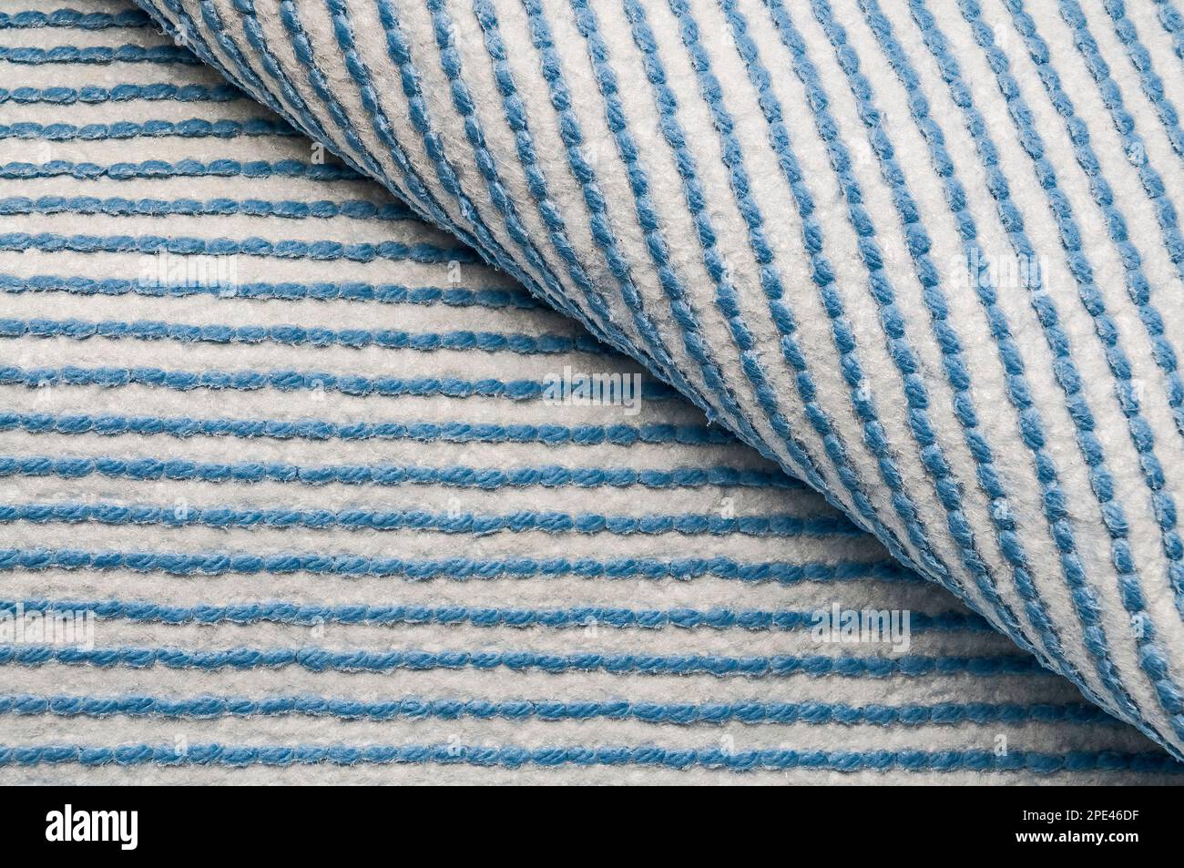 La parte inferiore dei tappeti blu con rivestimento antiscivolo spray-on. Foto Stock