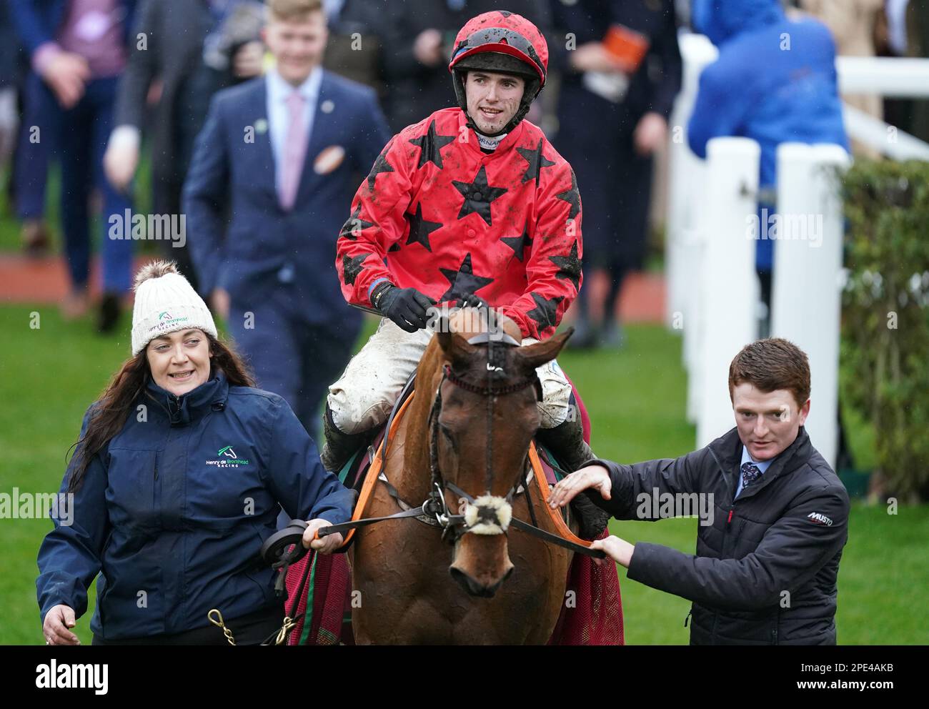 Darragh o'Keeffe celebra la vittoria nella Johnny Henderson Grand Annual Challenge Cup handicap Chase a bordo di Maskada il secondo giorno del Cheltenham Festival all'ippodromo di Cheltenham. Data immagine: Mercoledì 15 marzo 2023. Foto Stock