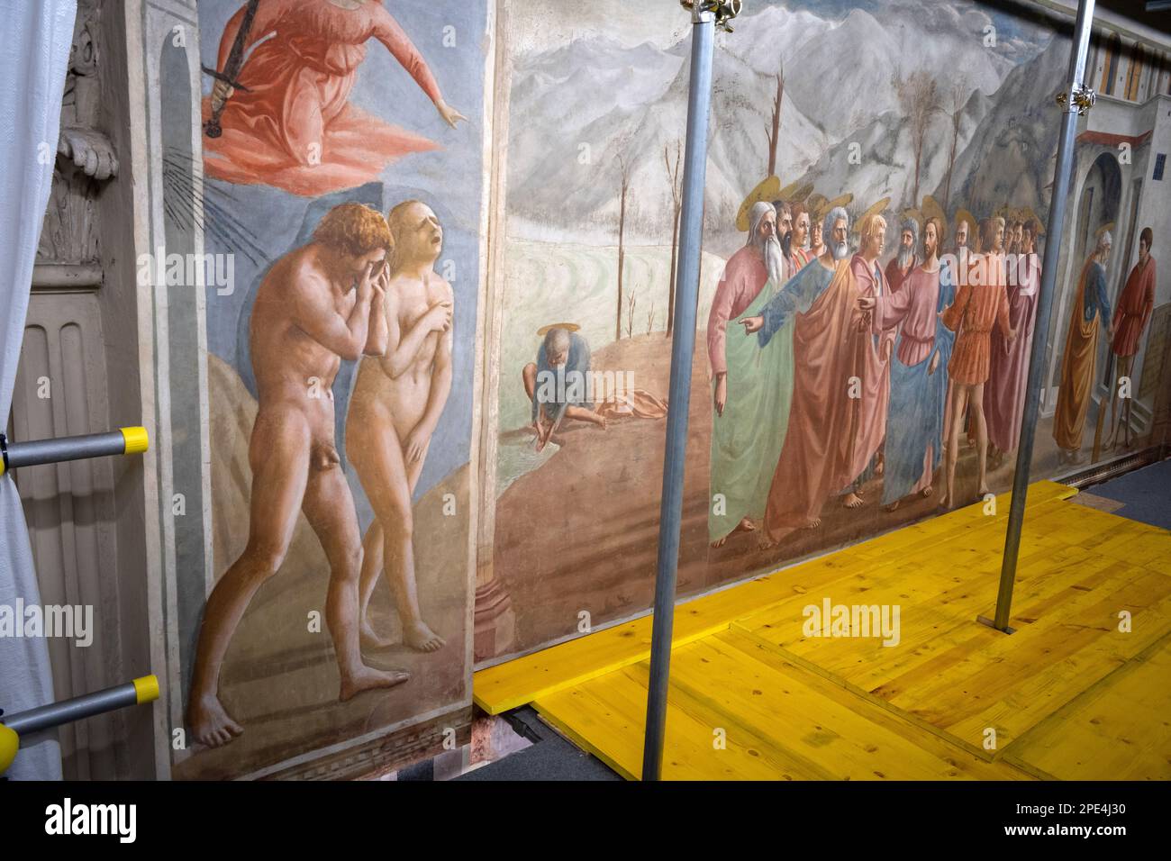 Sono in corso lavori di restauro dei famosi affreschi della Cappella Branacci di Firenze. Tour limitati di poco tempo tra le impalcature Foto Stock