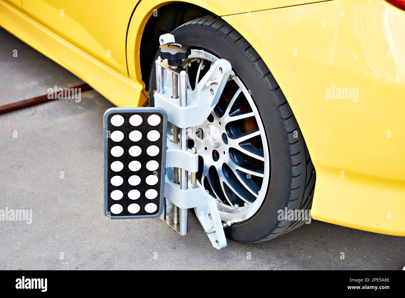 A morsetto di bloccaggio di ruota di automotive diagnostica e sistema di analisi per auto Foto Stock