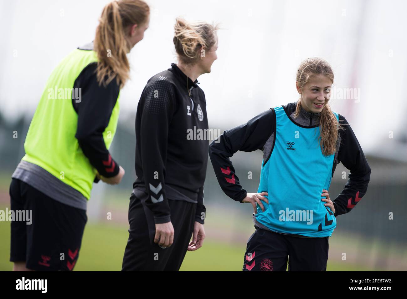 Belgrado, Serbia, 14 marzo 2023. Signe Antvorskov di Danimarca reagisce durante la sessione di allenamento femminile U17 della Danimarca presso il Centro sportivo di fa di Serbia - piazzola 3 a Stara Pazova, Serbia. Marzo 14, 2023. Credito: Nikola Krstic/Alamy Foto Stock