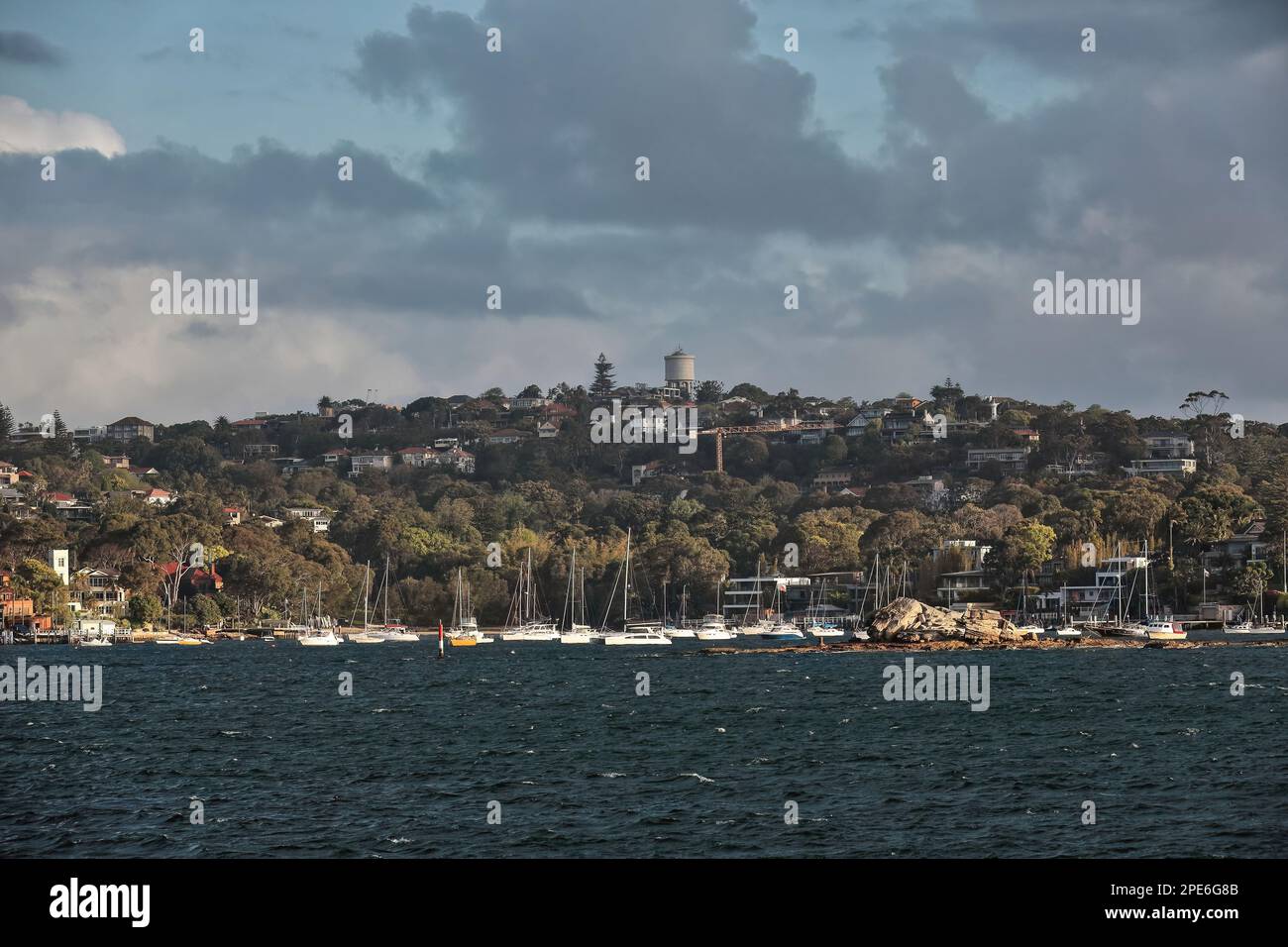552 Vista del sobborgo di Vaucluse sulla penisola di South Head del Porto di Port Jackson-Sydney. NSW-Australia. Foto Stock