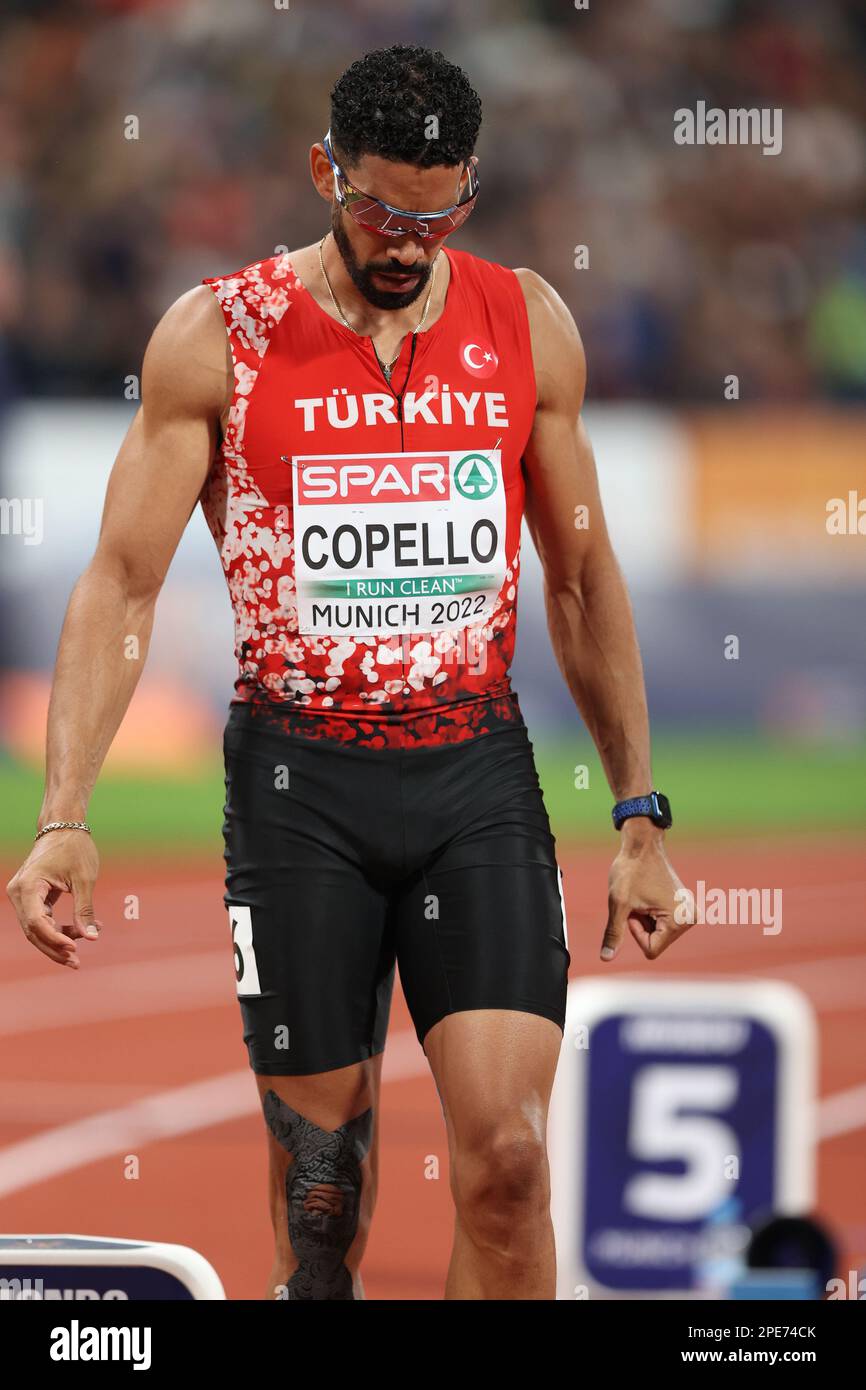 Yasmani COPELLO in attesa di iniziare il 400m Hurdles al Campionato europeo di Atletica 2022 Foto Stock